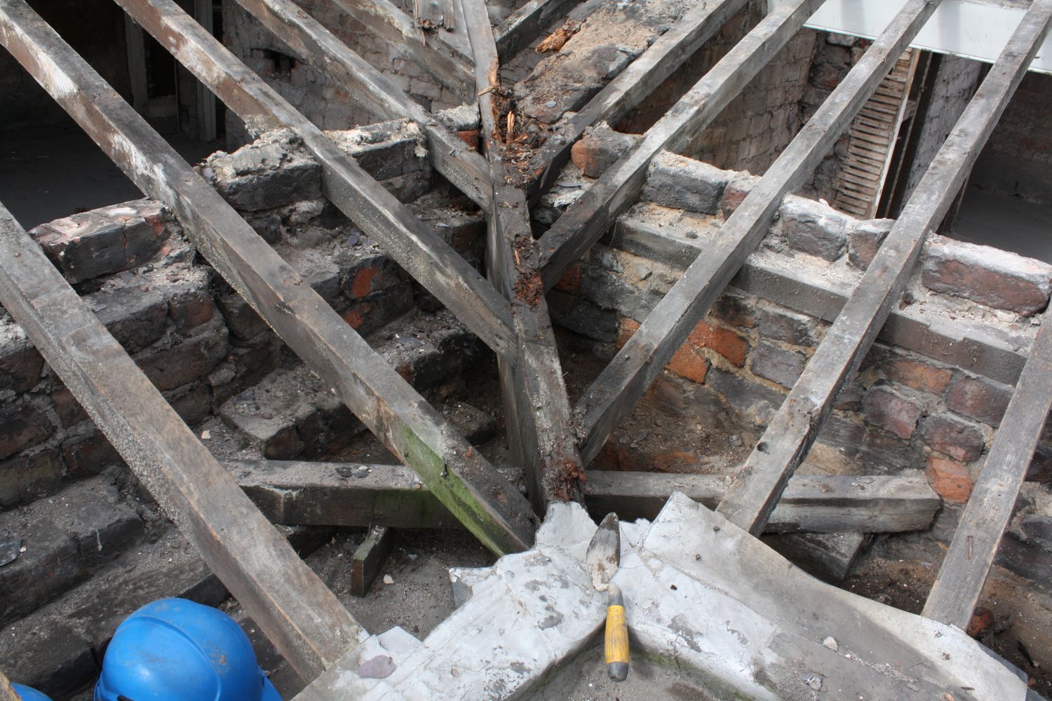 Holly Road before – exposed roof structure